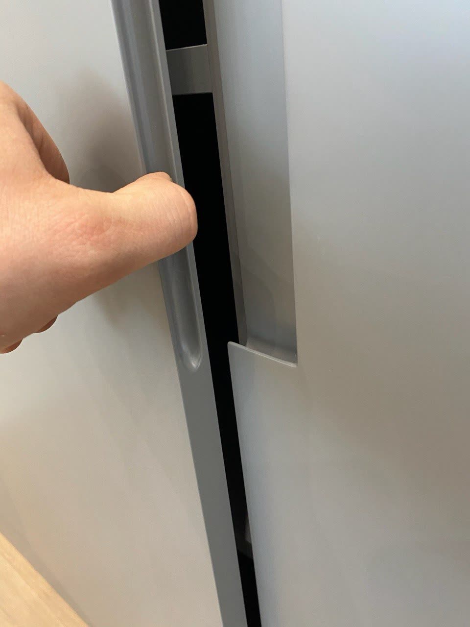 Detail · no hardware, just a clean grip