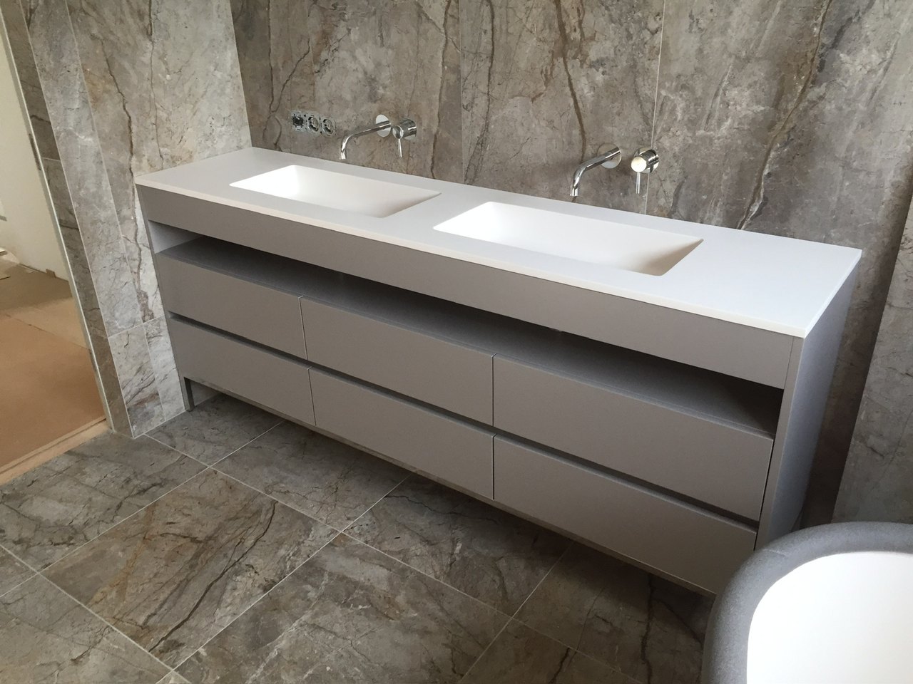 Double bathroom vanity