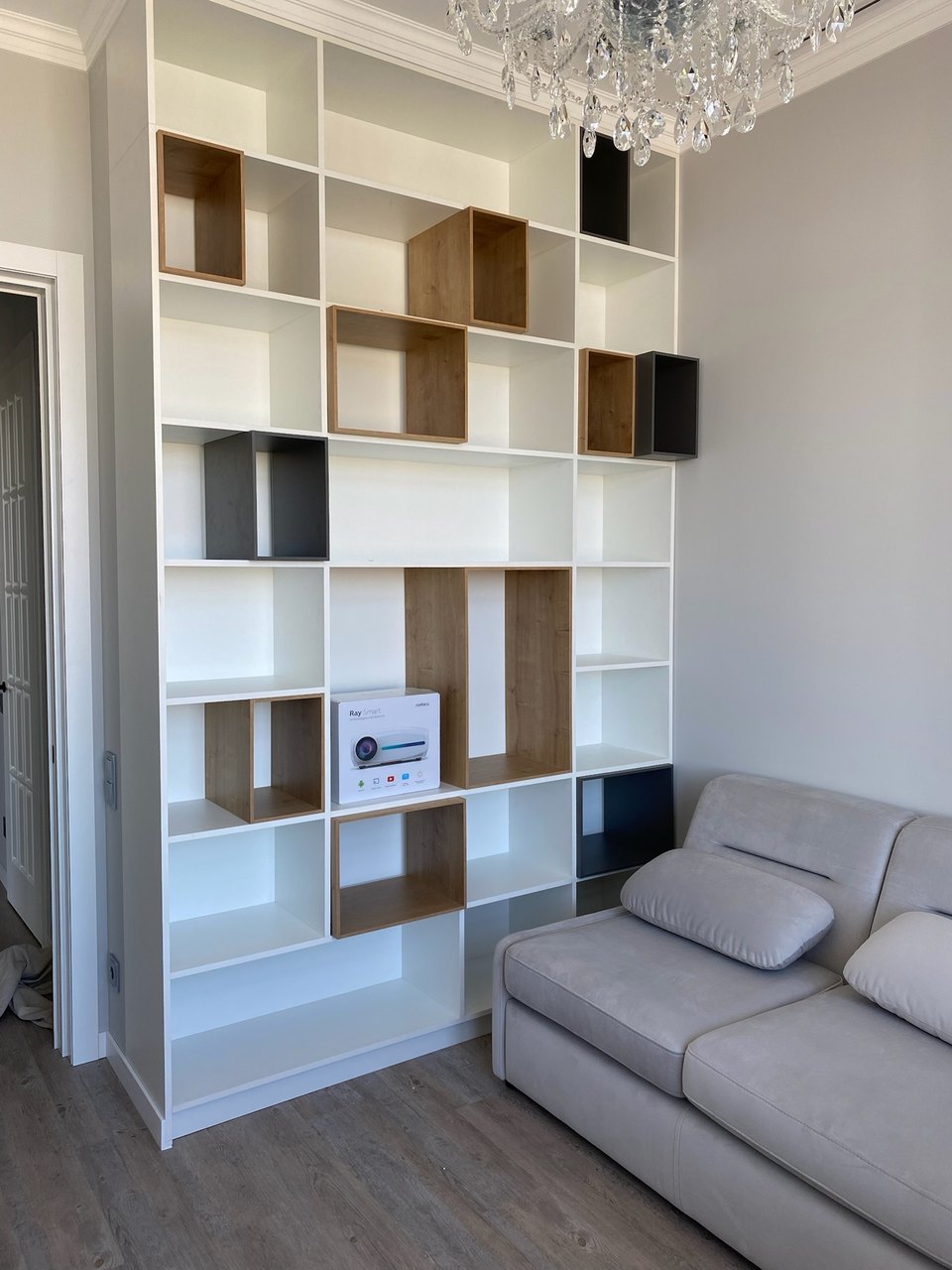 Built-in bookcase wall